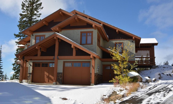 Big White Ski Resort Chalet De Esquí | Premium ski-in / ski-out 3 habitaciones, 2 baños hogar. Localizado directamente en Woodcutter