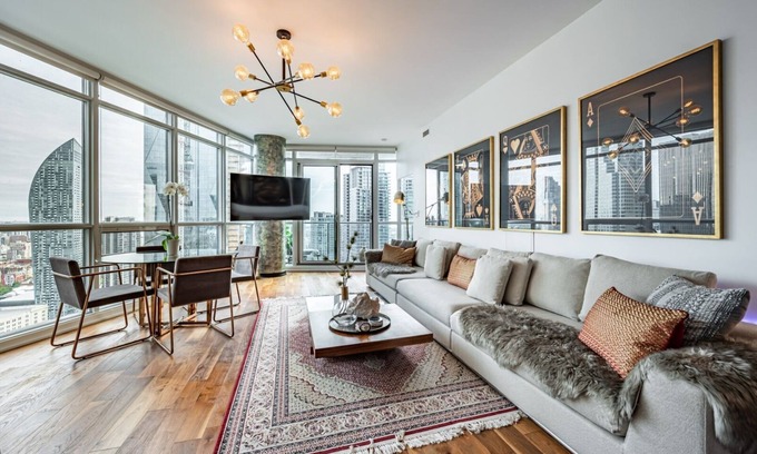 Bathurst Quay Hotel | Presidential Hotel - Stunning City and Water Views