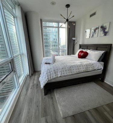Downtown Toronto Apartamento | Prestigious 2-Bdrm Condo - across from Scotiabank Arena