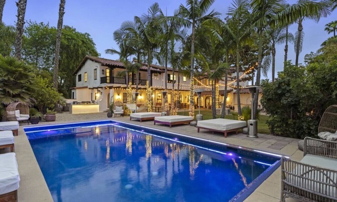 The Flats Casa | Prestigious BH Spanish Villa w/Pool, Jacuzzi, BBQ