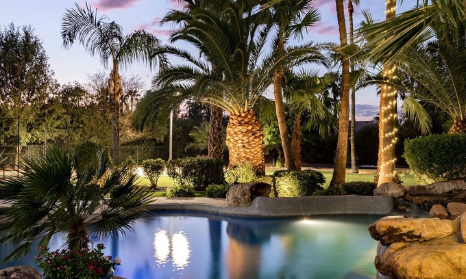 McDowell Ranchos Villa | Oasis en el desierto moderno y elegante con cancha de básquetbol y piscina y spa ❤ by AvantStay