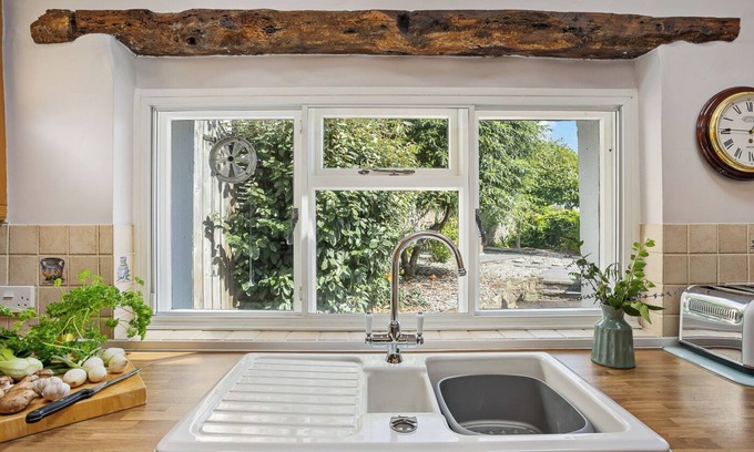 Torrington Cabaña | Pretty 2 bed cottage & garden, Torrington