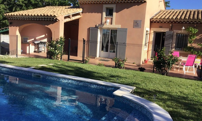 Saint-Saturnin-les-Apt Casa | LA VILLA CONSTANCE BONITA VILLA PROVENZAL EN EL CORAZÓN DEL PARQUE LUBÉRON