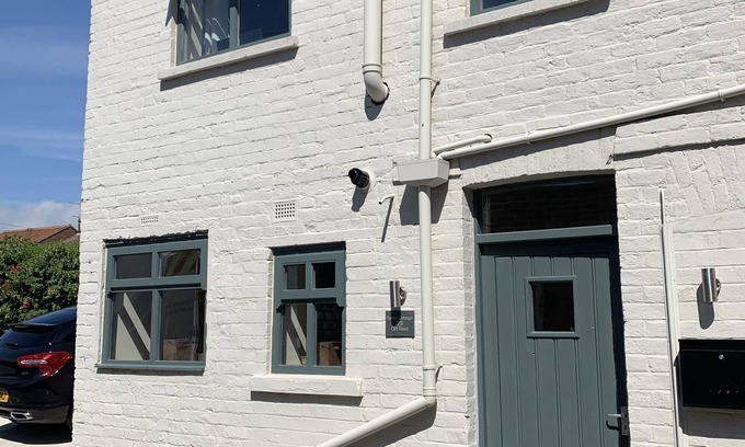 Sewerby Cabaña | Pretty Seaside cottage, sleeps 4 ( dog friendly )