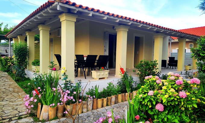 Ag. Georgios Villa | Pretty Villa X 6 cerca de la playa de arena en la isla de Corfú