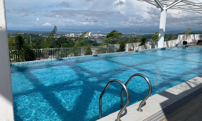 Cagayan de Oro Apartamento | Primavera City Brand New Condo Uptown Cagayan de Oro with pool and gym One minute walk from Mall