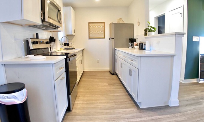 Plaza Midwood Apartamento | Prime 1BR with King Bed
