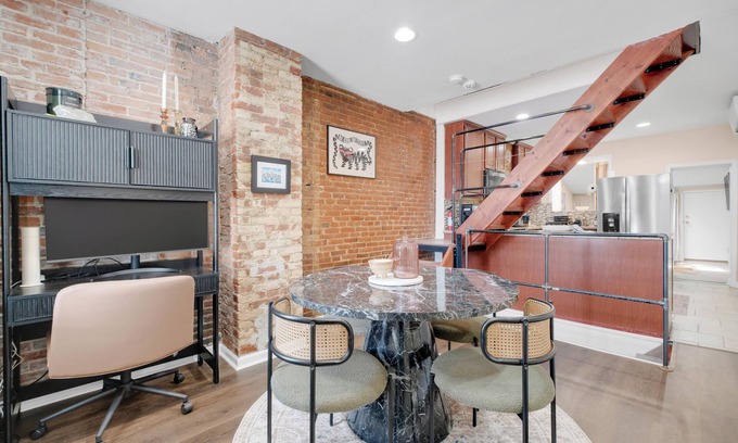 Downtown Baltimore Casa | Prime Location! 2BR/2BA rowhouse steps from Ravens Stadium & Camden Yards.