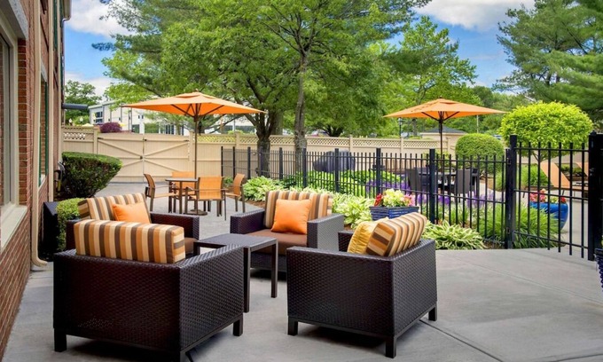 Woburn Casa | Prime Location! 4 Sleek Units, Parking, Pets Allowed, Close to Burlington Mall!
