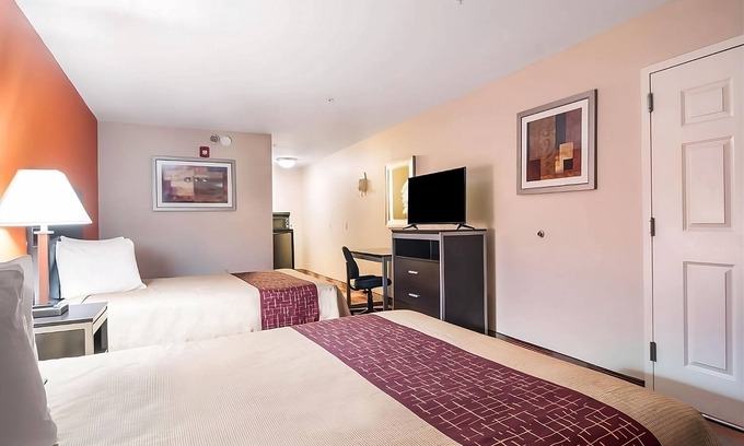 Mableton Hotel | Prime Location! Free Parking, Short Drive to Milford Park and Frog Rock