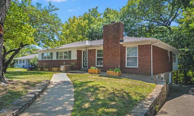 Bashford Manor Casa | Prime Location | Spacious 3-BR First Floor Unit!