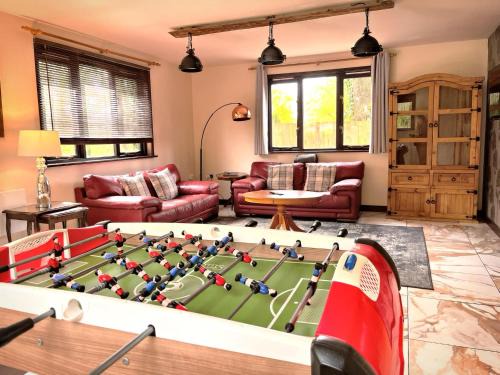 Llanybri Chalet De Esquí | Primrose 15-Kaowood-Hot Tub-Pet friendly-Tenby