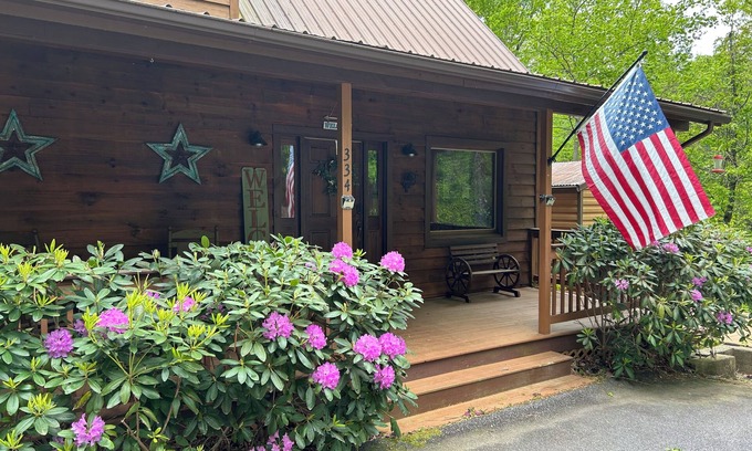 Tiger Cabina | Prince Oswald's Tiger Tree House - Charming 3-bedroom Cabin in Tiger, GA