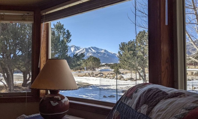 Buena Vista Casa | Princeton View 3BR w/perfect backyard for dogs