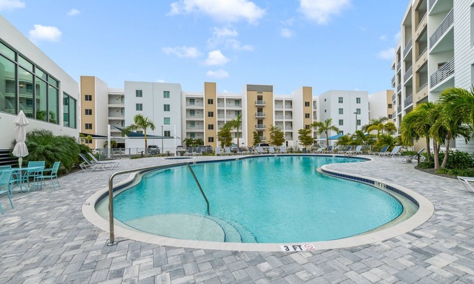 North Trail Condominio | Pristine Clean New Condo, 1 Mile from Downtown Sarasota