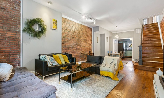 Downtown Baltimore Casa | Pristine Townhouse With Rooftop Deck Near Canton!