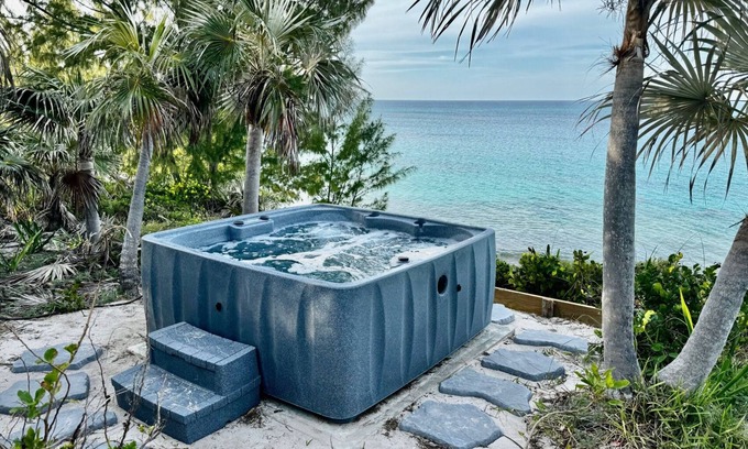 North Palmetto Point Cabaña | Priv. Beachfront House w/Hot Tub on Pink Sand Beach. Walk to Restaurant/Bar
