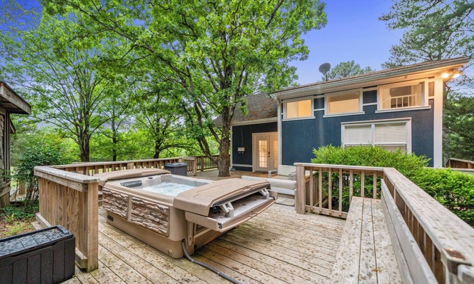 Mid America Casa | Privacy & seclusion w/ hot tub - on 10 acres, minutes from Trails and Downtown