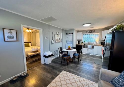 Knoxville Apartamento | Private 1BR Retreat 10 Min to UT, Downtown, and Hospitals