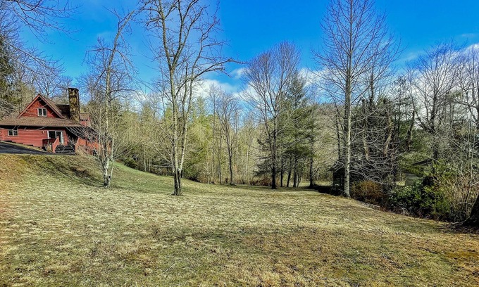 Clayton Cabina | Private 2 Ac Black Rock Mtn Cabin, Hot Tub, Game Room and Creek! Great Location!