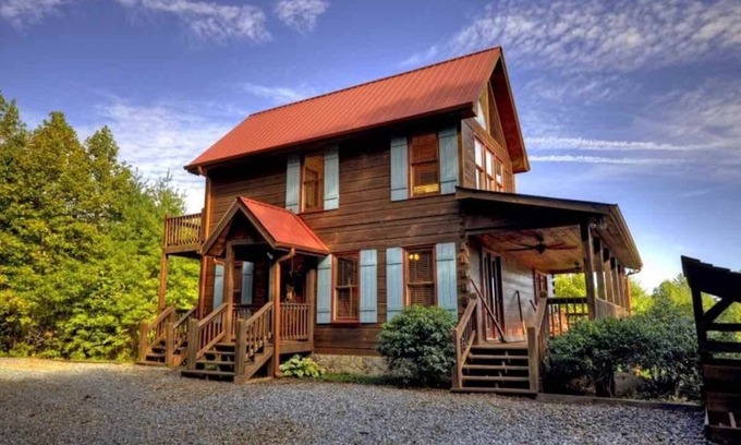 Mineral Bluff Cabina | Cabina Edelweiss, donde el encanto europeo se encuentra con la hospitalidad sureña