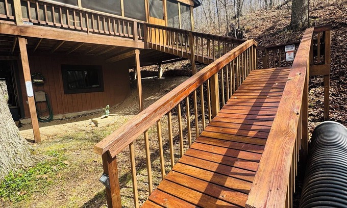 Edwards Casa | Private 3BR Treehouse Retreat @ Lake Ozark