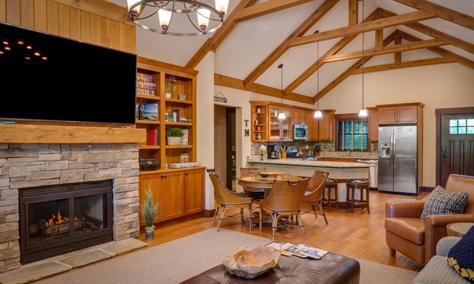 Harbor Springs Cabaña | Private 4 Bedroom-8 Bed Cottage Near Ski Resorts! Stay at True North Golf Club