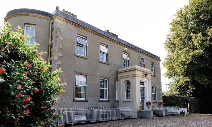 Craigavon Casa | Private 4 bedroom wing in Georgian Linen House w/modern twist (Pet Friendly)