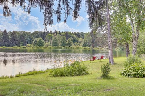 Grove City Casa | Private 5-Acre Lake Pet-Friendly Grove City Home