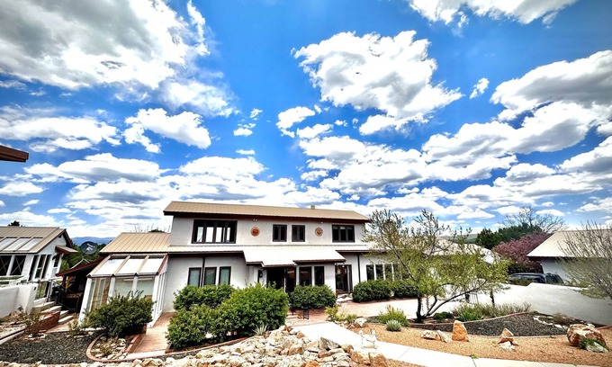 Rowe Villa | Private 5 BDR Pet Friendly Mountain Villa w/ Jacuzzi minutes from Santa Fe