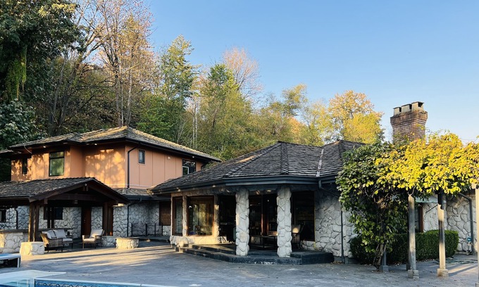 Lower Sumas Mountain Casa | Private 6 bedroom home with pool & hot tub
