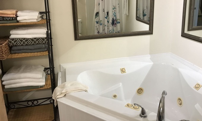 Hardy Casa | Private Accommodations w/jetted tub & access to rivers, lakes & golf courses!