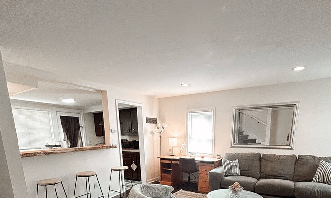Little York Casa | Private and Cozy 2 Bedroom House with Amenities!