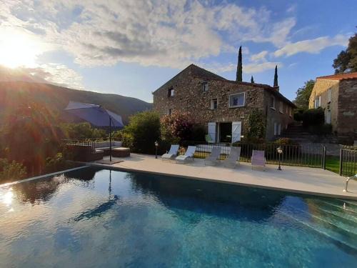 Arles-sur-Tech Apartamento | Private apartment within 15th century farmhouse