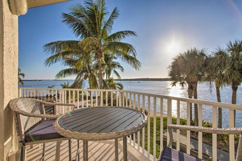St. Petersburg - Clearwater Apartamento | Private Balcony and Pool Access Bayfront Retreat