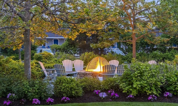 Silver Beach Hotel | Private Beach Access! Onsite Parking, Pets Allowed! Near Woods Hole Aquarium!