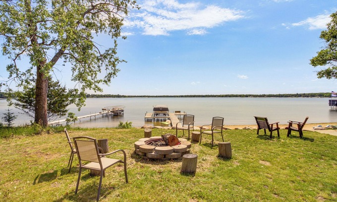 Baxter Cabina | Private Beach & Dock: White Sand Lake Retreat!
