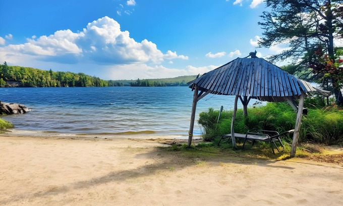 Machar Casa | Private Beach Lake Cottage!