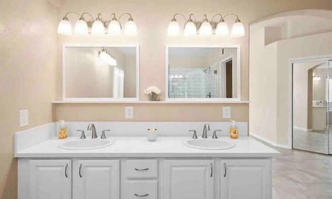 Lancaster Apartamento | Private bedroom with en suite bathroom