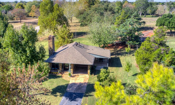 Edmond Cabina | Private Cabin on acreage with pool & tennis court!
