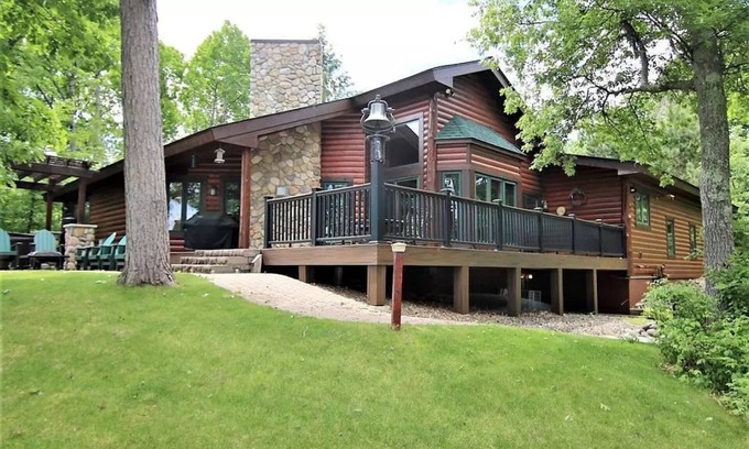 Lake Shore Casa | Private Cabin on the Gull Chain with Boat Slip