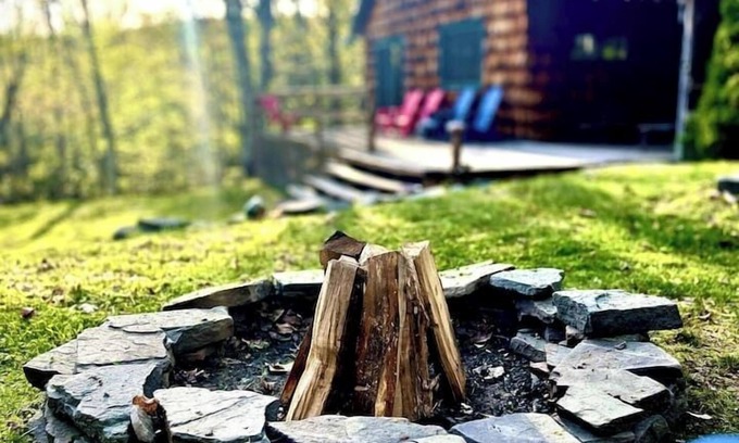 Fleischmanns Cabina | Private Cabin Retreat on 10 Acres! Firepit, custom kitchen, endless green beauty