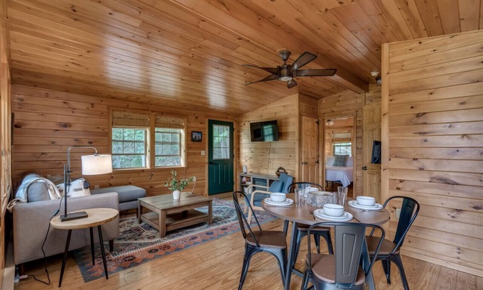 Wellesley Island Cabina | Private Cabin in the Woods-Close to all amenities