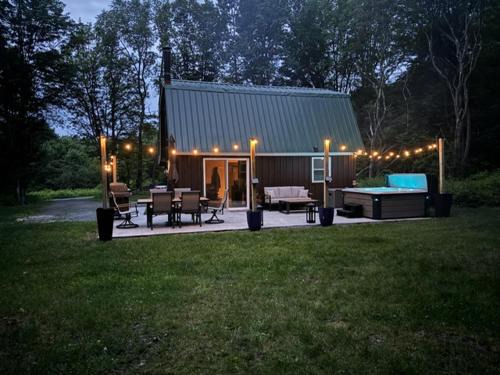 Thompson Casa | Private Cottage with Hot Tub in the Woods