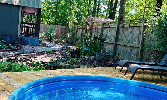 Jones Mills Cabina | Private & Cozy cabin with Hot Tub-Coffee Bar-Cowboy Pool