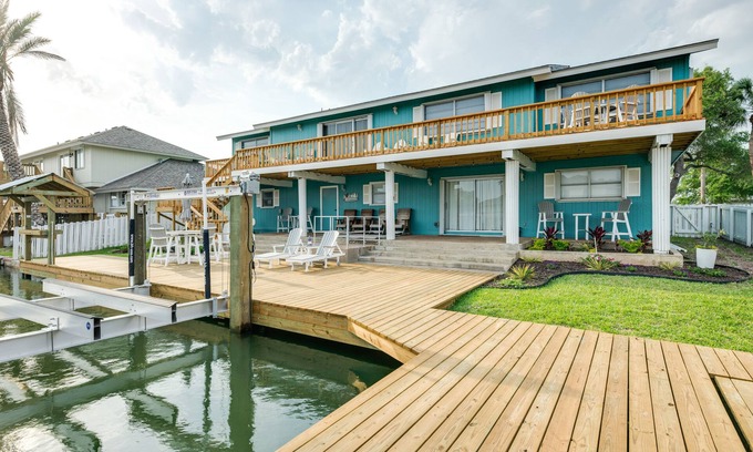 Key Allegro Casa | Private Dock: Charming & Spacious Rockport Abode!