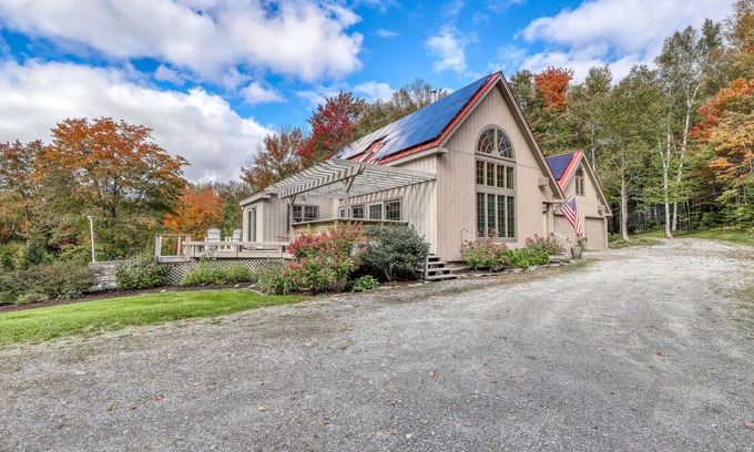 Stratton and Bromley Ski Areas Casa | Private, Dog-Friendly Estate with Free WiFi, Fireplaces, Washer/Dryer, & Pond