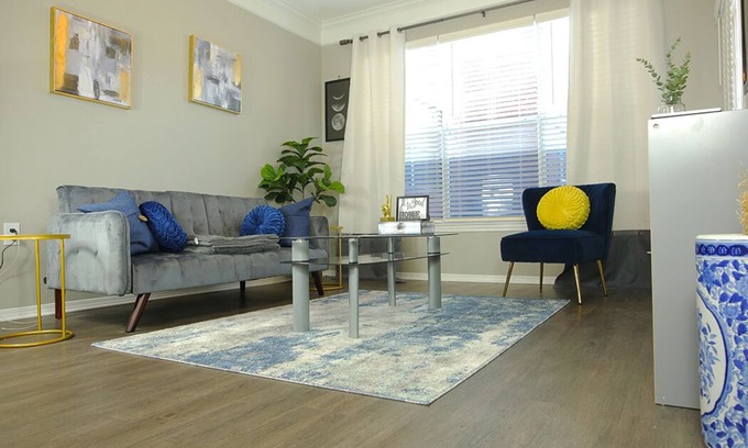 Deep Ellum Apartamento | Private & DOWNTOWN! Free Parking and pet friendly!