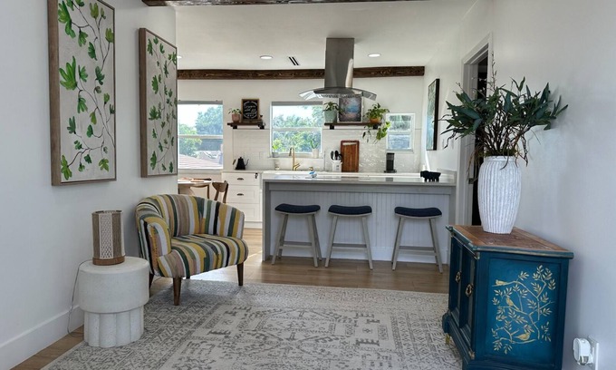 Allapattah Apartamento | Private duplex (second floor) centrally located to beaches and the city of Miami.