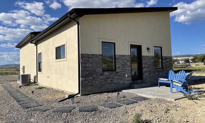 Montrose Apartamento | Private entrance lock off guest house in quiet peaceful setting and star gazing.